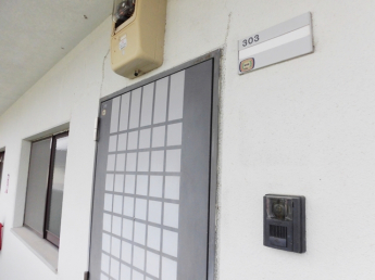 玄関ドアです☆