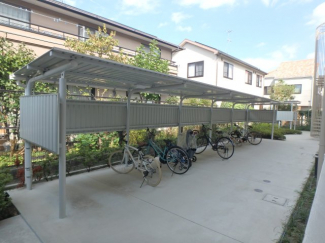 屋根付き駐輪スペースです