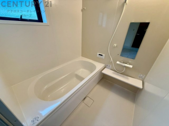 気密性と断熱性に優れ、外気の影響を受けにくく、浴室内の温度を一定に保ちやすいです。特に冬場は、暖房効率が高まり、快適なバスタイムを過ごせます。