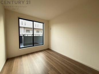 子供部屋…創造性や成長を促す遊びの空間を提供。学習や趣味に集中できる環境を整えます。個別のプライベートスペースは自己表現と自立心を育み、心地よい睡眠環境を整えリラックスできる場所を提供。