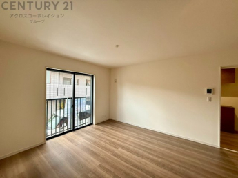 寝室…リラックスできるプライベート空間で、快適な睡眠をサポート。個人の好みに合わせたインテリアや寝具で心地良さを追求。プライベートな時間を過ごし、リフレッシュする場所におすすめです。