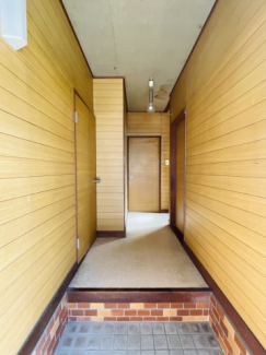 落ち着いた玄関です