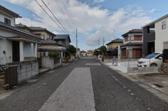 【前面道路含む現地写真】