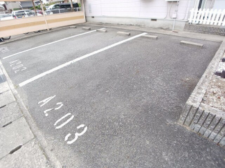 駐車場があるので、車を買う予定の方も安心です