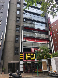 ドン・キホーテ三宮店まで442m