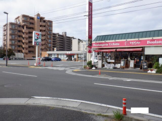セブンイレブン松山中央１丁目店まで690m