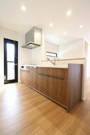 【施工例】キッチンはクリナップのステディア。食洗機が標準でつ