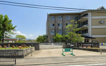 松山市立久米小学校まで450m