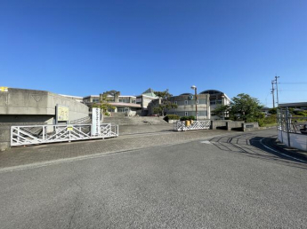 松山市立久米中学校まで1800m