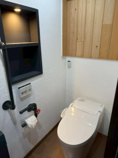 オート開閉式のアラウーノが付いています