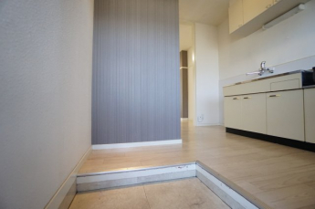 玄関からお部屋が見えないので安心です☆