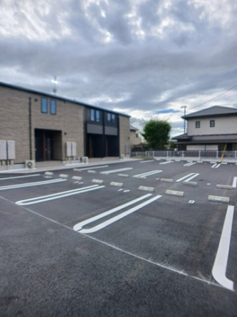 駐車場があるので、車を買う予定の方も安心です