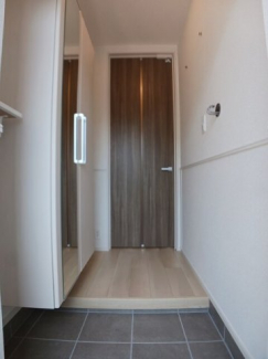 収納もある玄関です