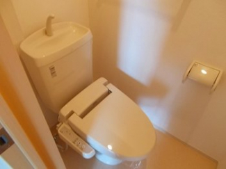 コンパクトで使いやすいトイレです
