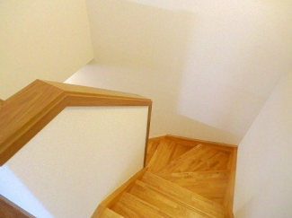 内装は落ち着いています