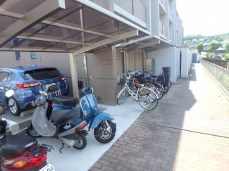 屋根付き駐輪スペースです