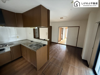 採光良好なリビングは、ご家族の憩いの空間。居心地の良い快適な安らぎの場所にもなりそうです。