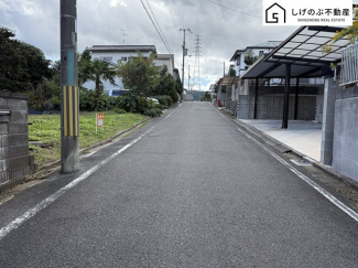 【前面道路含む現地写真】