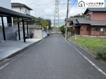 【前面道路含む現地写真】