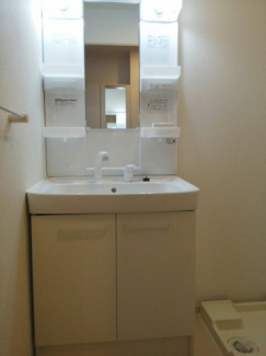 明るい洗面所です