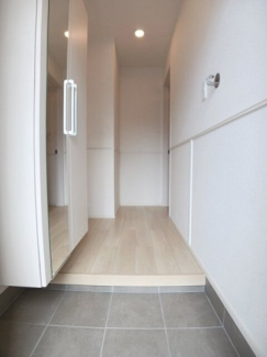 明るい玄関です