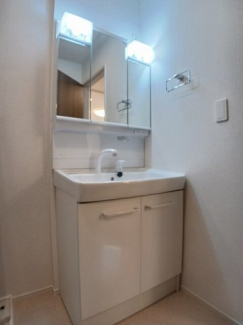 明るい洗面所です