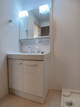 明るい洗面所です