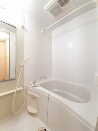 日々の疲れを癒すお風呂付です