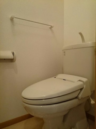 ゆったりとした空間のトイレです