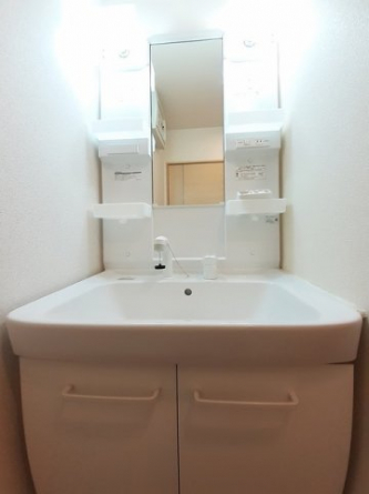 明るい洗面所です