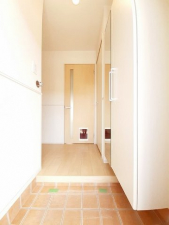 明るい玄関です