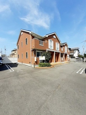 車をお持ちの方に嬉しい駐車場付きの物件です