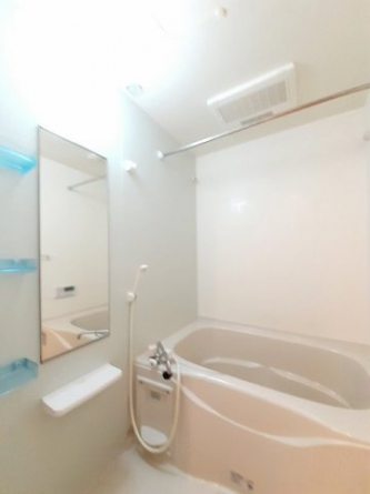 コンパクトで使いやすいお風呂です