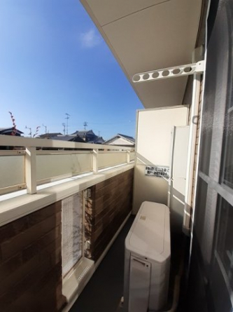 お洗濯にも便利なバルコニー付き