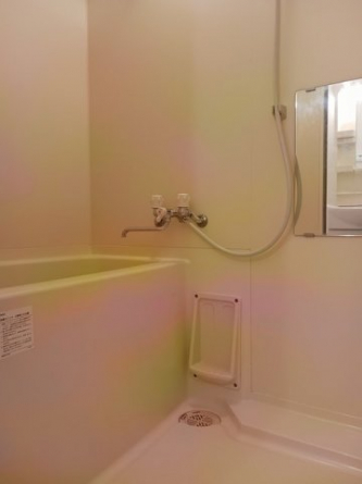 落ち着いた空間のお風呂です