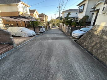 前面道路含む現地写真です