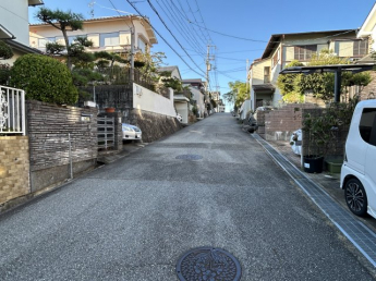 前面道路含む現地写真です