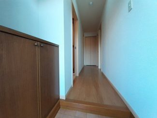 収納もある玄関です