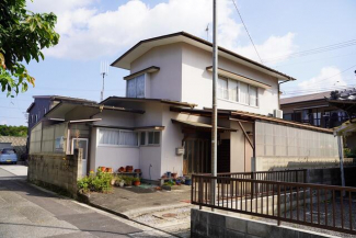 前面道路含む建物の様子