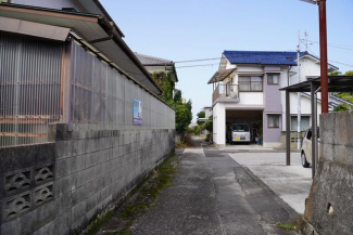 北側道路を西向きに撮影