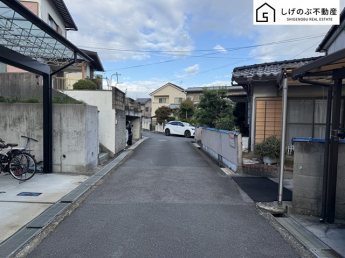 【前面道路含む現地写真】