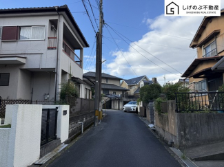 【前面道路含む現地写真】