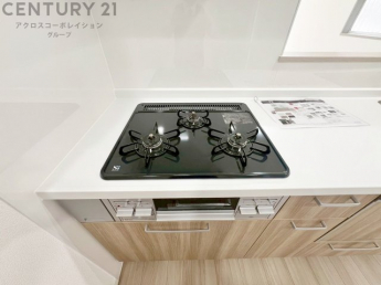 多数の調理器具を同時に使用でき、料理の効率化が可能。省エネで節約になり、様々な料理スタイルに適応できます。また、火力調整が独立しており、手入れや掃除もしやすく、今よりもっとお料理が楽しくなるかも。