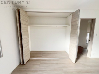 衣類やアクセサリー、小物類の収納が便利で整理整頓がしやすく、部屋の美観を保ちつつ、スペースを最大限に活用できます。衣服のしわやダメージを防ぎ、長持ちさせることができます。