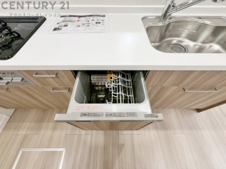 手洗いに比べて時間や労力を節約できることです。また、高温のお湯で洗浄されるため、雑菌や細菌を殺菌する効果もあります。さらに、乾燥機能があるため、手で拭く手間も省け衛生的に保管できます。