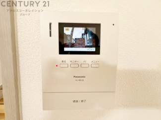 訪問者が来たときにテレビ画面で確認できるため、安心してドアを開けられます。録画機能があるものもあり、留守中に来訪者を記録しておくことができます。利便性が高く、セキュリティ面でも安心です。