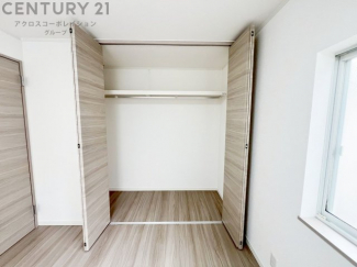 衣類やアクセサリー、小物類の収納が便利で整理整頓がしやすく、部屋の美観を保ちつつ、スペースを最大限に活用できます。衣服のしわやダメージを防ぎ、長持ちさせることができます。