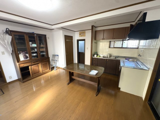 ２階洋室　フローリング張替、壁紙貼替等でとってもきれいです♪