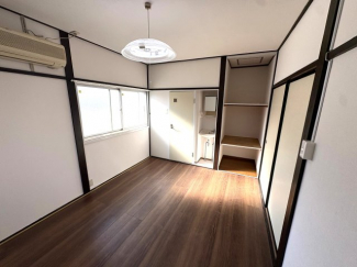 ２階洋室　フローリング張替、壁紙貼替等でとってもきれいです♪
嬉しいリフォーム渡し物件！