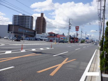 セブンイレブン松山問屋町店まで637m